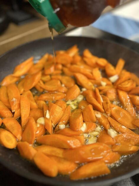 Carrots with garlic and honey